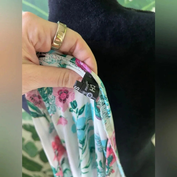 Boutique White Floral Open Front Kimono Top Size S - Picture 4 of 4